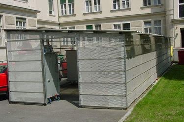 Müllplatzeunhausung-LKH mit Lochblechkasetten